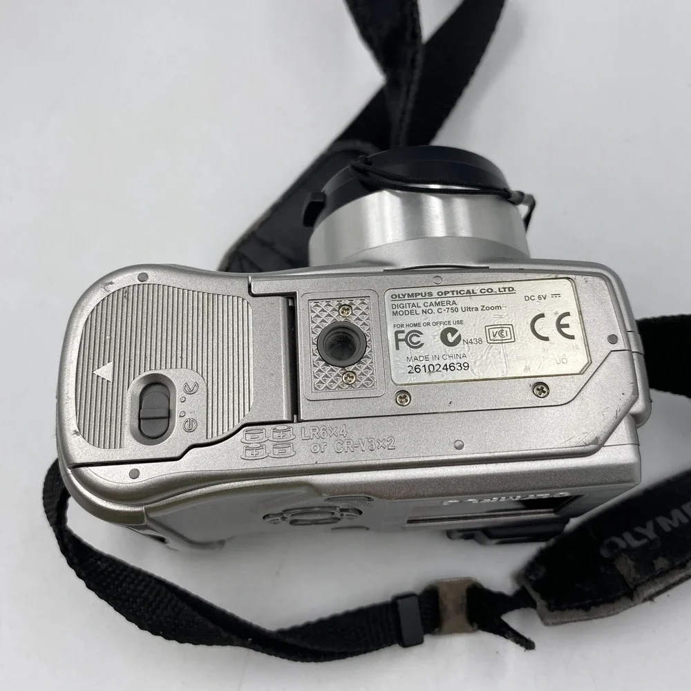 Vintage Olympus Camedia C-750 Ultra Zoom 4MP Digital Camera‎ 10x Optical Zoom